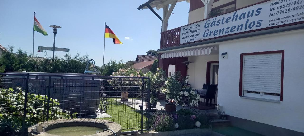 Gaestehaus Grenzenlos Aholfing Exterior foto